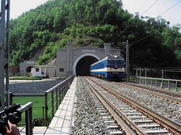鐵路無(wú)人值守變電站監(jiān)控系統(tǒng)，確保行車安全