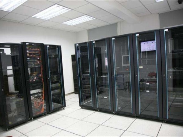 使用機房動(dòng)環(huán)遠程電話(huà)報警系統緣由和益處