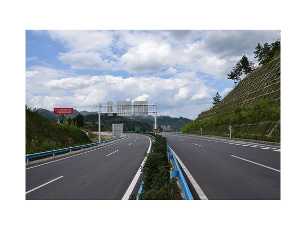 在無(wú)網(wǎng)絡(luò )區域實(shí)現高速公路配電室監控系統必選這款主機！